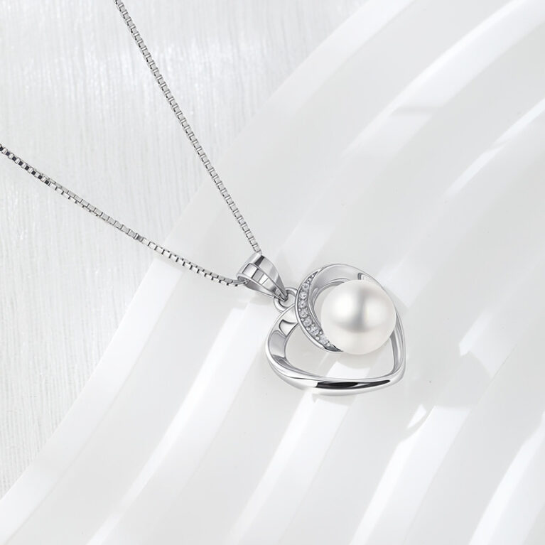 Heart’ Pearl necklace