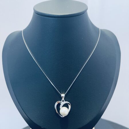 Heart’ Pearl necklace